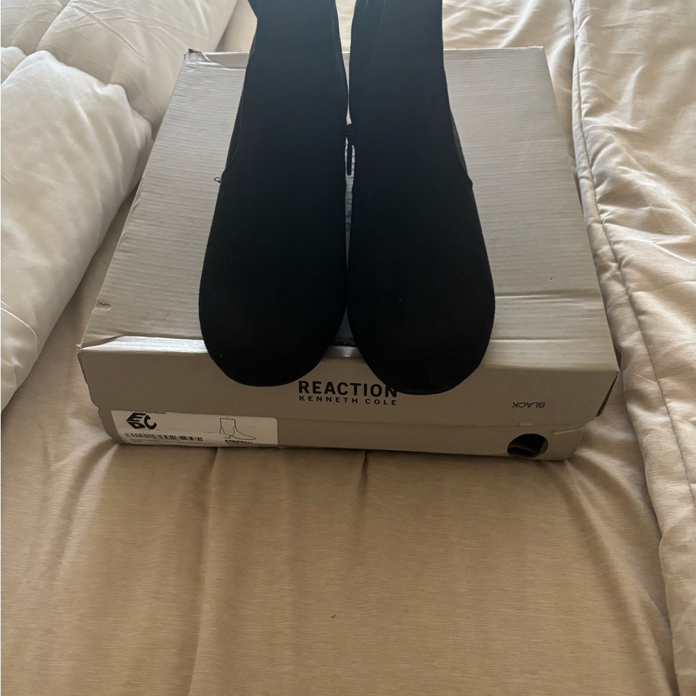 Kenneth Cole Reaction Black Suede Boots 7 Excellent Condition